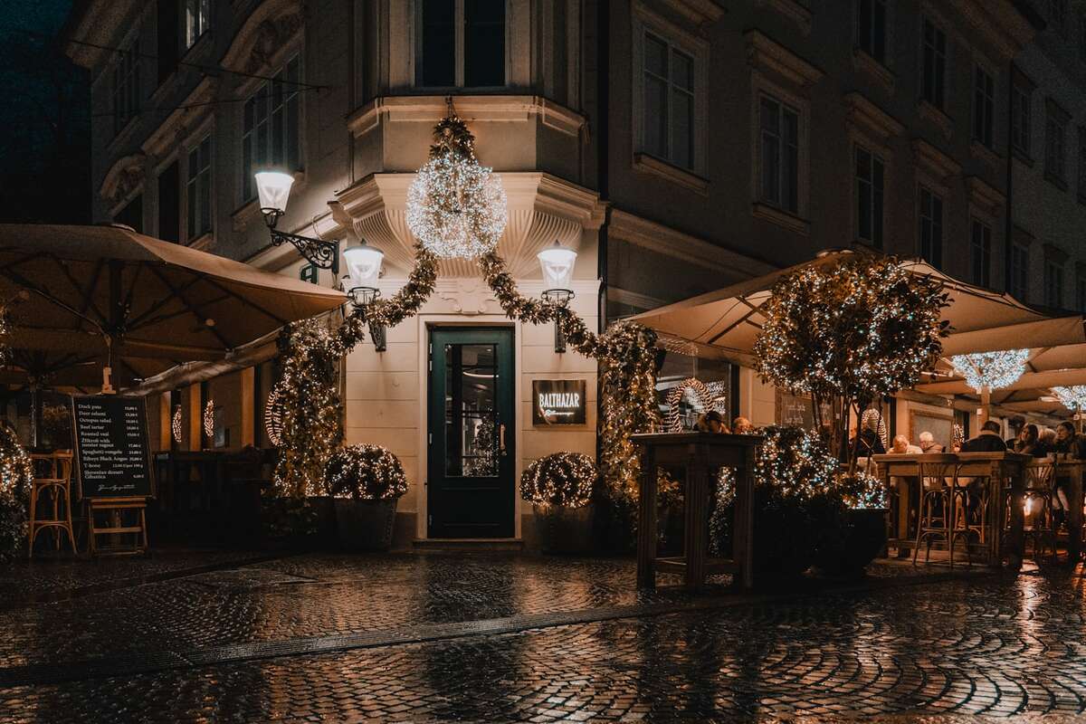 Commercial Christmas light installation in Charleston, SC
